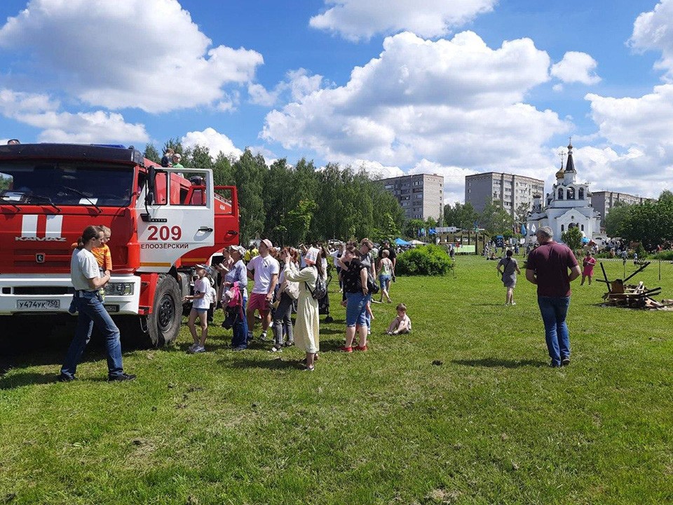 «Мособлпожспас» провел урок безопасности для гостей арт-фестиваля «Белое озеро»