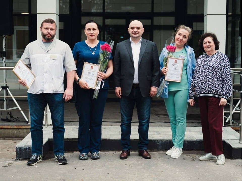 В Лосино-Петровском сотрудников больницы и поликлиники поздравили с Днем медицинского работника