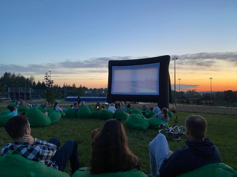 В парке «Ривьера» стартует проект «Кинопарк»: что и когда можно бесплатно посмотреть на свежем воздухе