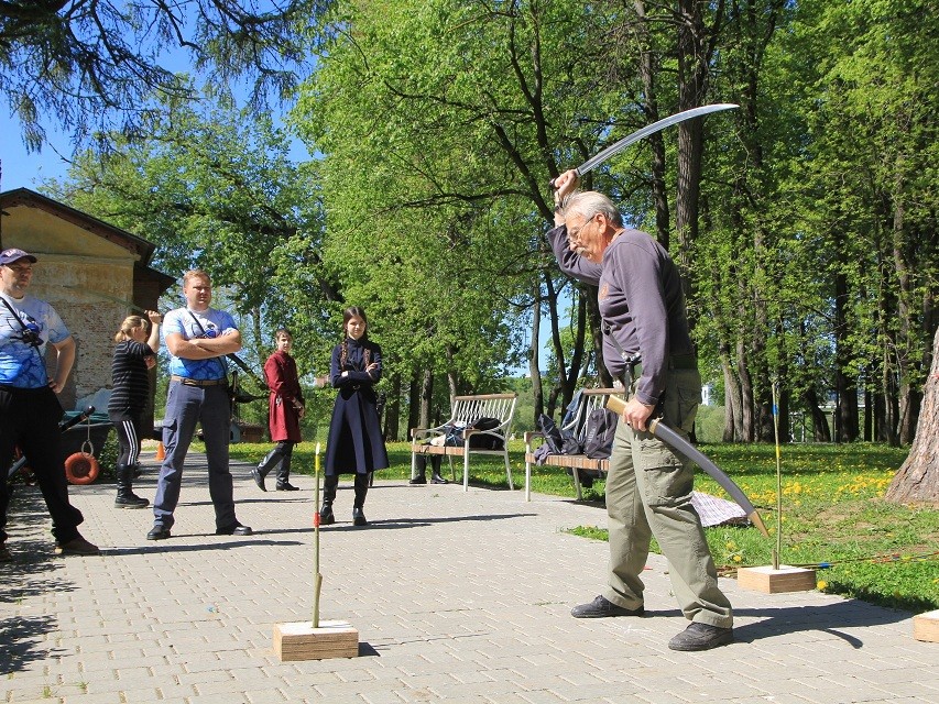 Бесплатные тренировки по спортивной рубке шашкой проведут в парке «Кривякино»