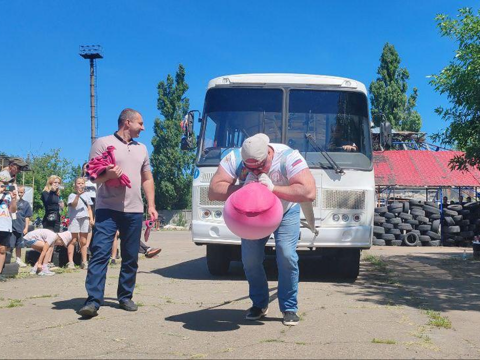 Люберецкий силач установил новый российский силовой рекорд на Донбассе