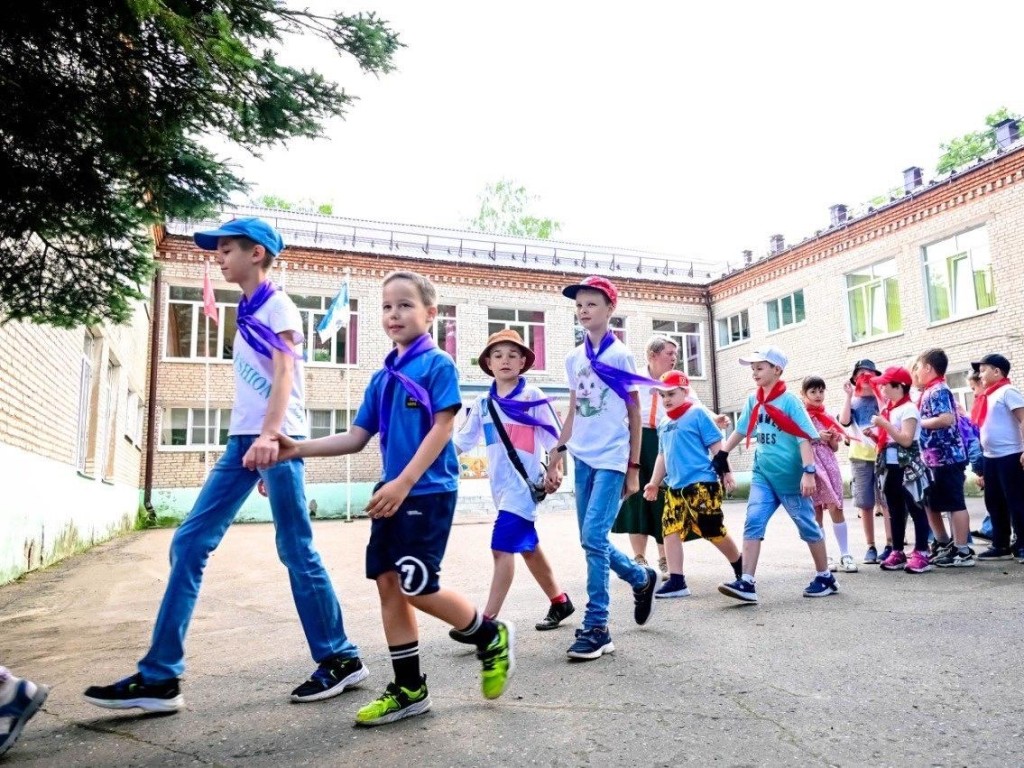 Патриотизм и активный отдых: более тысячи детей округа проводят лето как настоящие Орлята