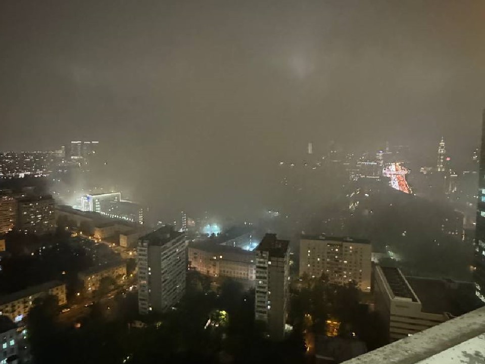 В Москве недалеко от конструкторского бюро Сухого произошел крупный пожар