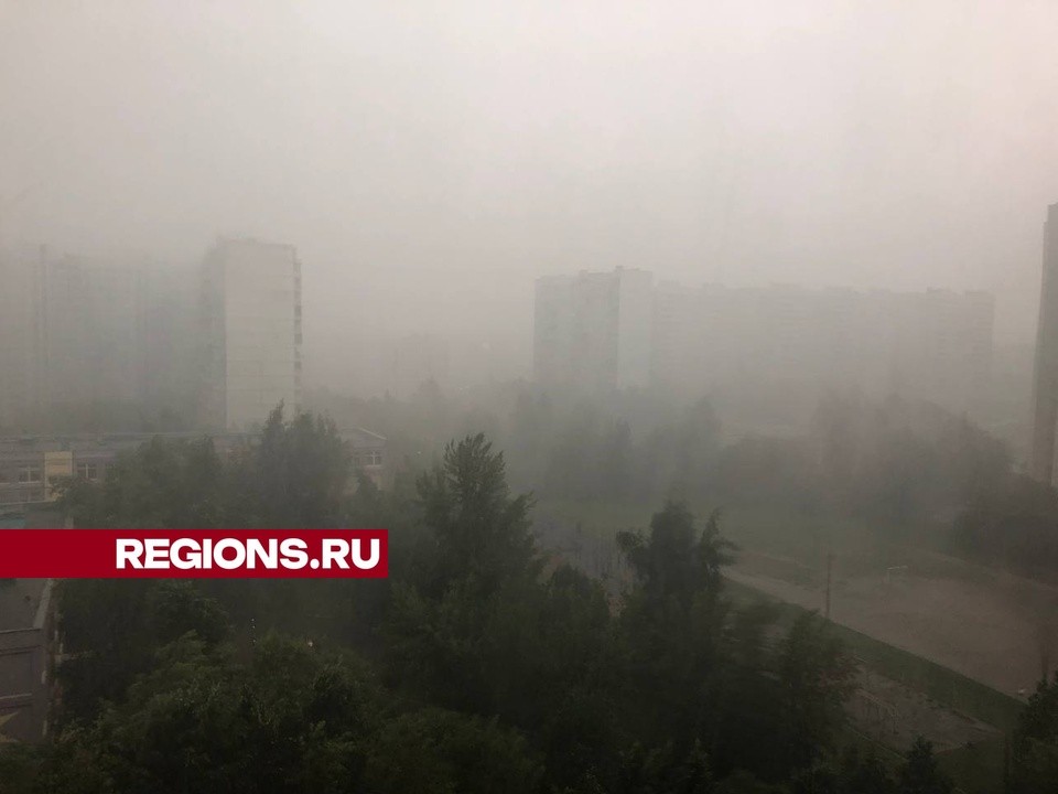На городской округ Химки обрушился мощный ливень с грозой