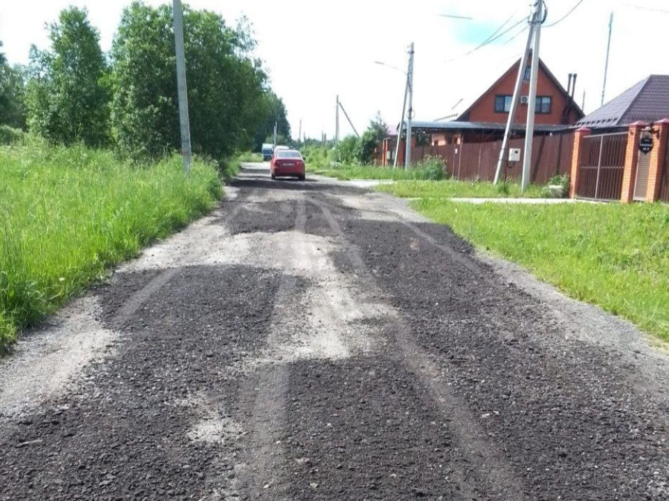 Дорожное покрытие выровняли на улице Русской по заявке с выездной администрации