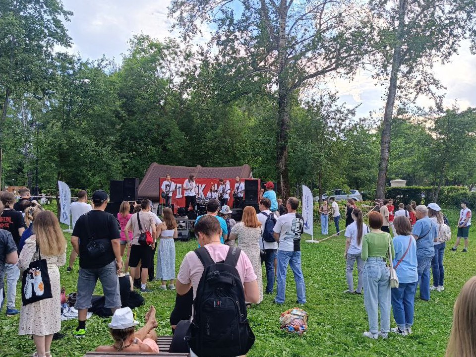 «ГУД РОК»: фестиваль тяжелой музыки собрал десятки дубненцев на Набережной Менделеева
