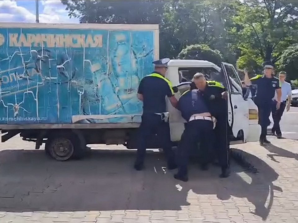 Стрельбой по колесам закончилась погоня за неадекватным водителем в Мытищах