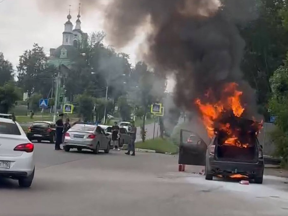 В Дмитрове на улице Пушкинская сгорел автомобиль