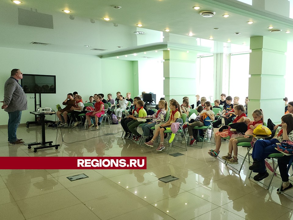 Школьникам в Пушкино рассказали о государственных символах России на встрече в библиотеке