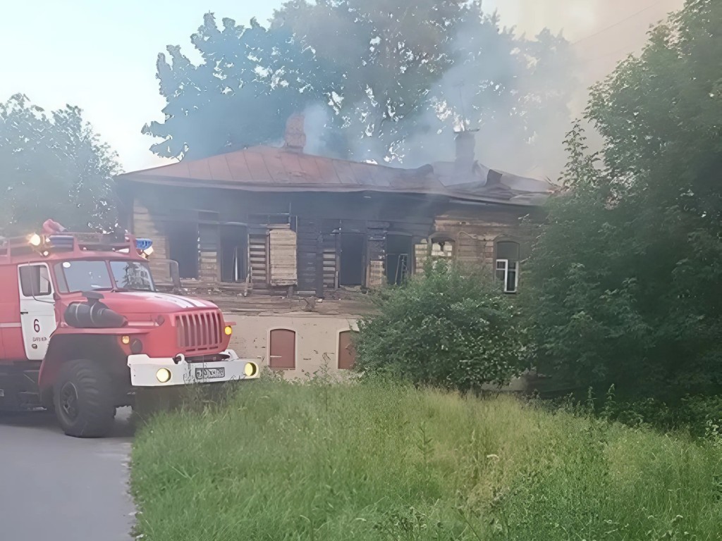 В Серпухове произошел пожар в двухэтажном доме | REGIONS.RU / Серпухов