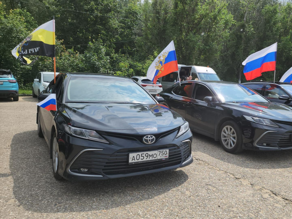 Красногорцы провели автопробег в честь празднования Дня России