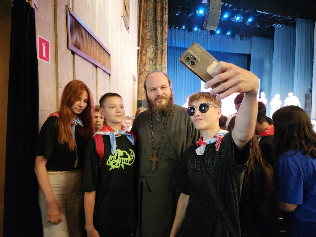 Самый популярный в интернете священник Павел Островский встретился с красногорской молодежью