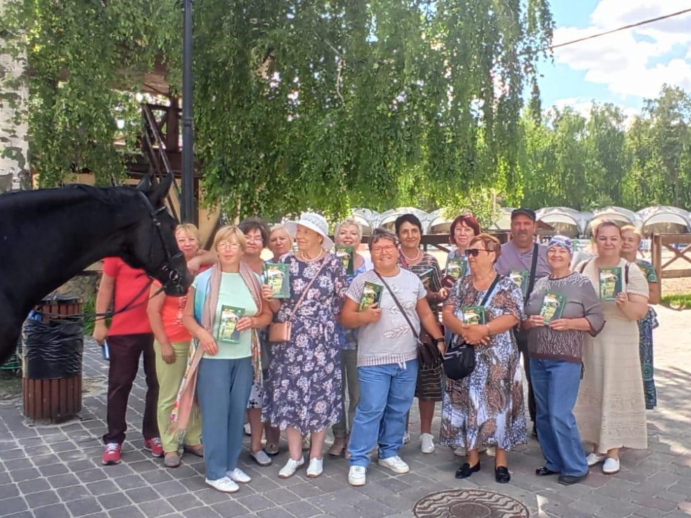 Долголеты из Волоколамска познакомились с редкими музыкальными инструментам на экскурсии в Котельниках