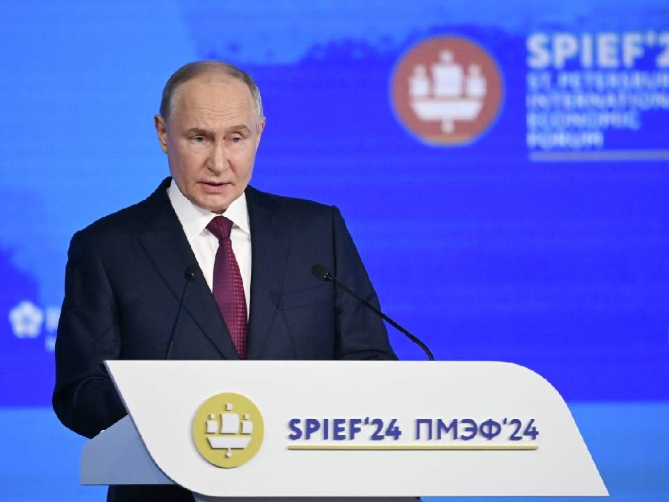 Путин: Россия остается одним из ключевых участников мировой торговли