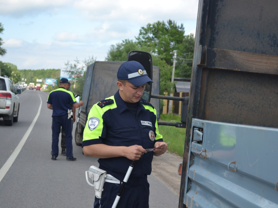 Чеховские полицейские попросили водителей грузовиков соблюдать скорость и режим труда