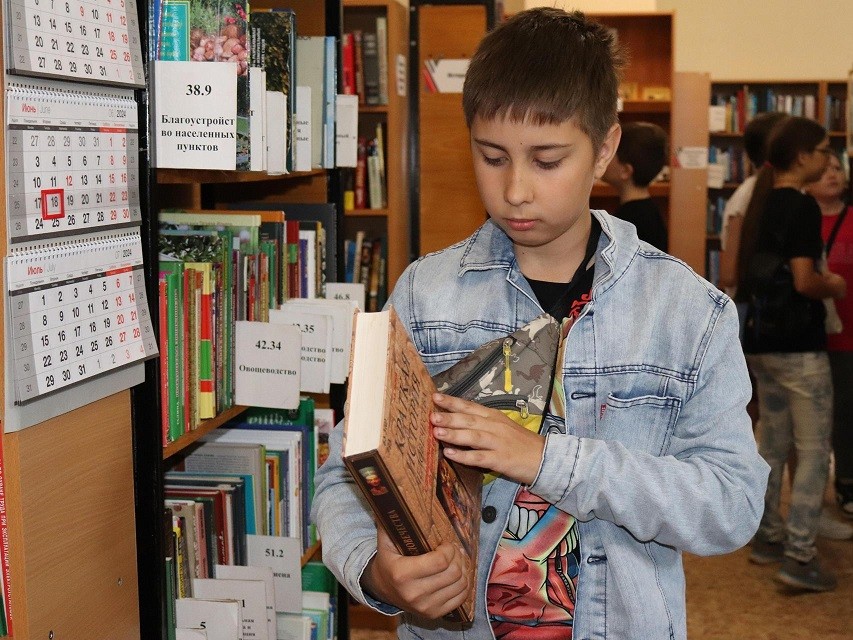 Школьники из Воскресенска познакомились с книгами, напечатанными шрифтом Брайля