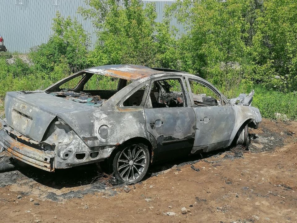 Две сгоревшие машины привлекли внимание автомобилистов Жуковского