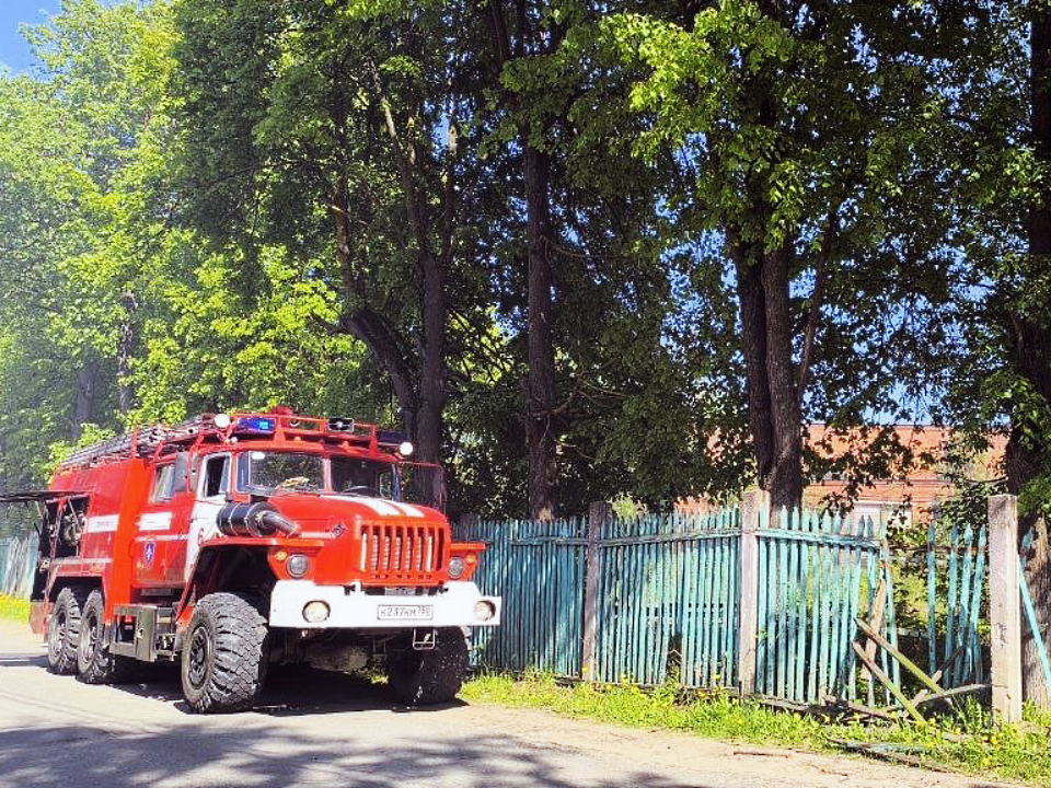 В Серпухове произошел пожар в заброшенном доме