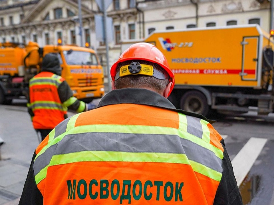 Коммунальные службы Москвы работают над ликвидацией последствий стихии