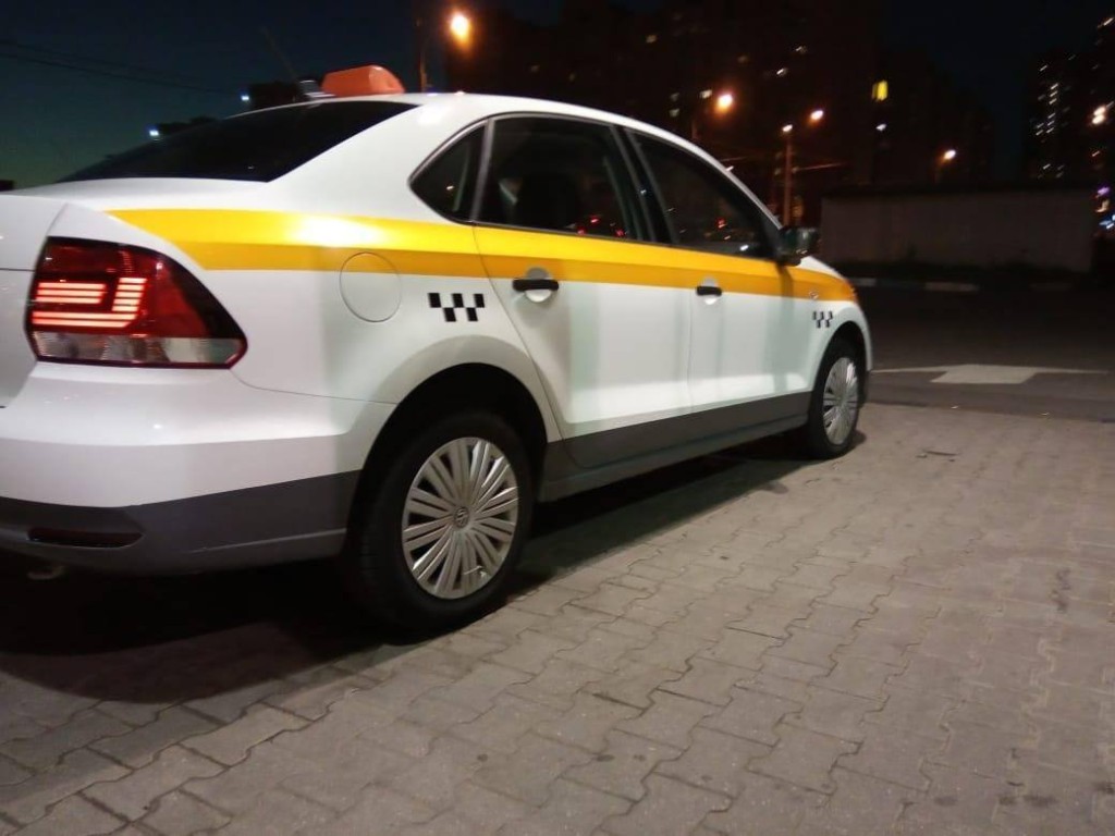 На рынке такси — кризис: жители жалуются на хамство операторов и непунктуальность водителей