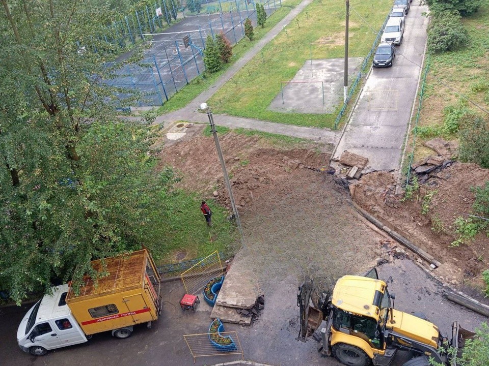 Коммунальщики восстановили горячее водоснабжение на бульваре Маршала Крылова в Одинцово