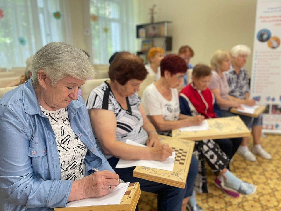 Долголетов в Пушкино научили грамотно распоряжаться финансами