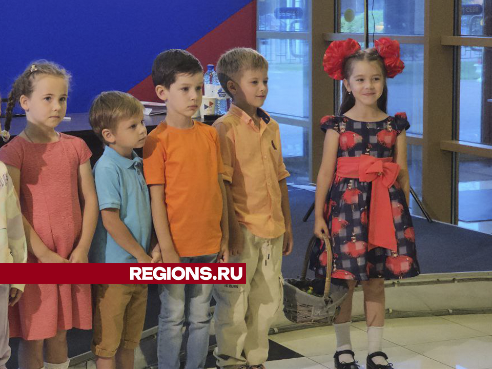 Домашними огурцами угостили заместителя министра соцразвития на Всероссийской ярмарке трудоустройства