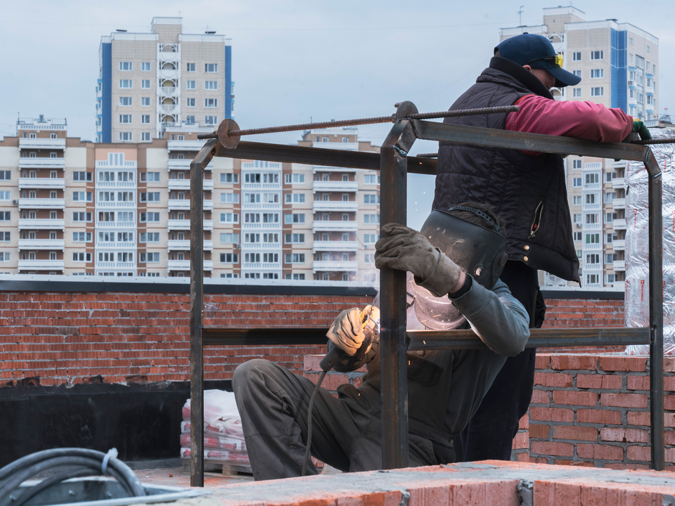 В Люберцах ливнем затопило одиннадцать квартир: заплатят за это подрядчики, латающие крышу