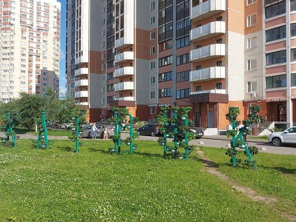 В микрорайоне Катюшки восстановили цветочные буквы