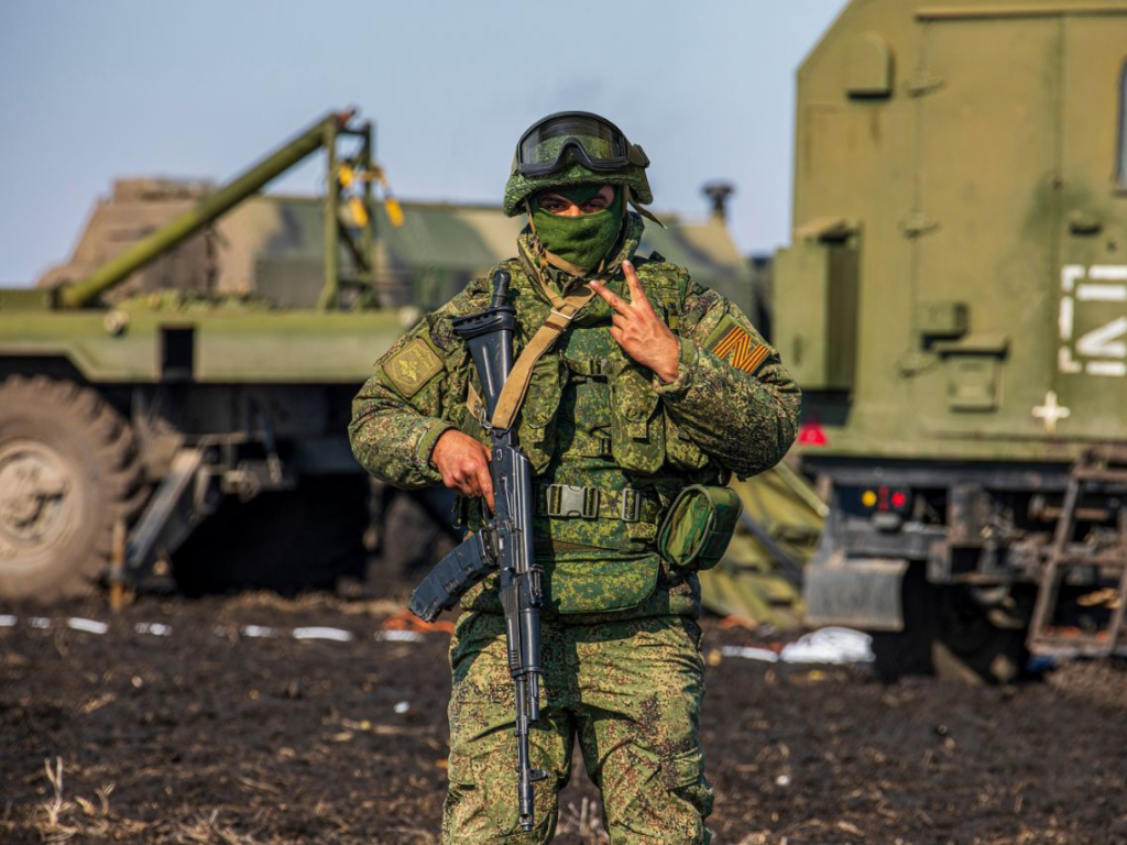 Боец СВО умеет вести меткий огонь и безошибочно определяет дальность до  цели | REGIONS.RU / Бронницы