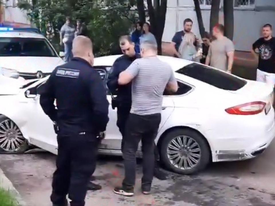 В Люберцах пьяный автомобилист устроил ДТП недалеко от детской площадки