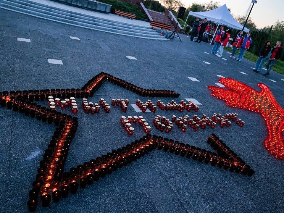 В Мытищах у Вечного огня зажгли «Свечу памяти»