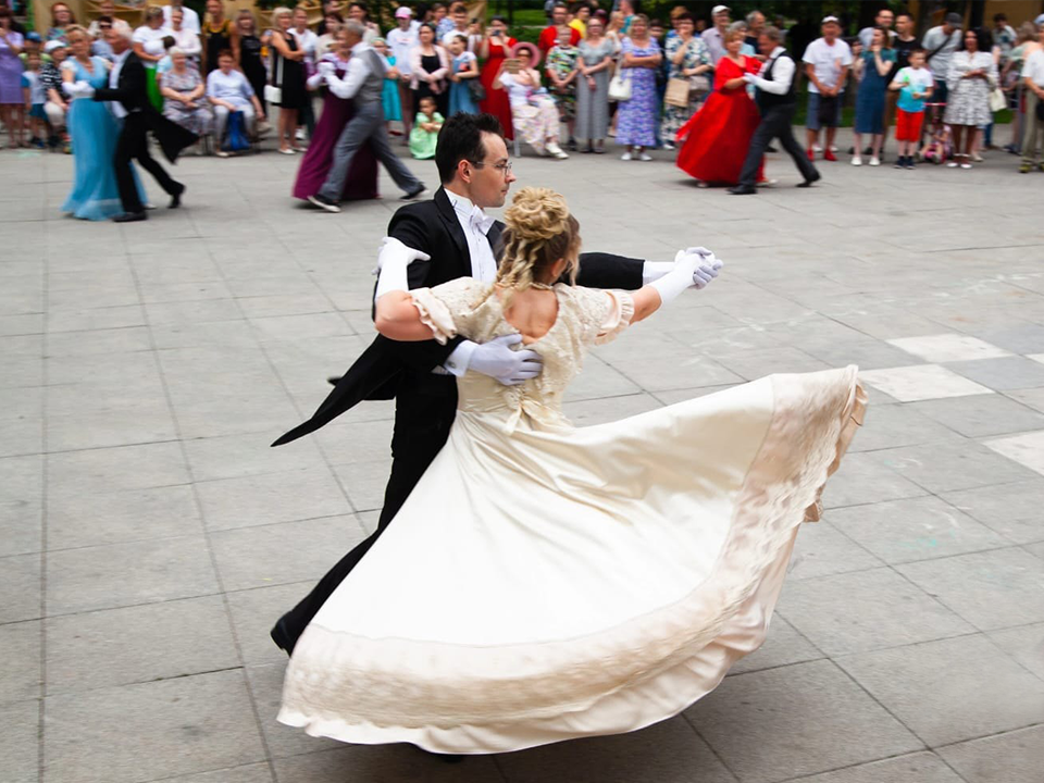 Научиться историческим танцам, рисованию и послушать живую музыку под открытым небом можно в парке Ступина в июле