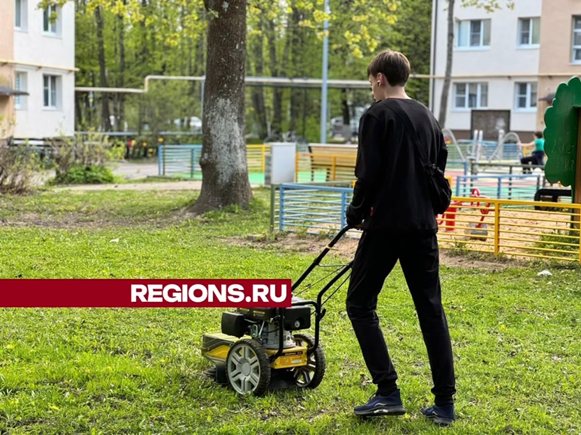 Этим летом подростки смогут поработать в управляющей компании поселка Восход