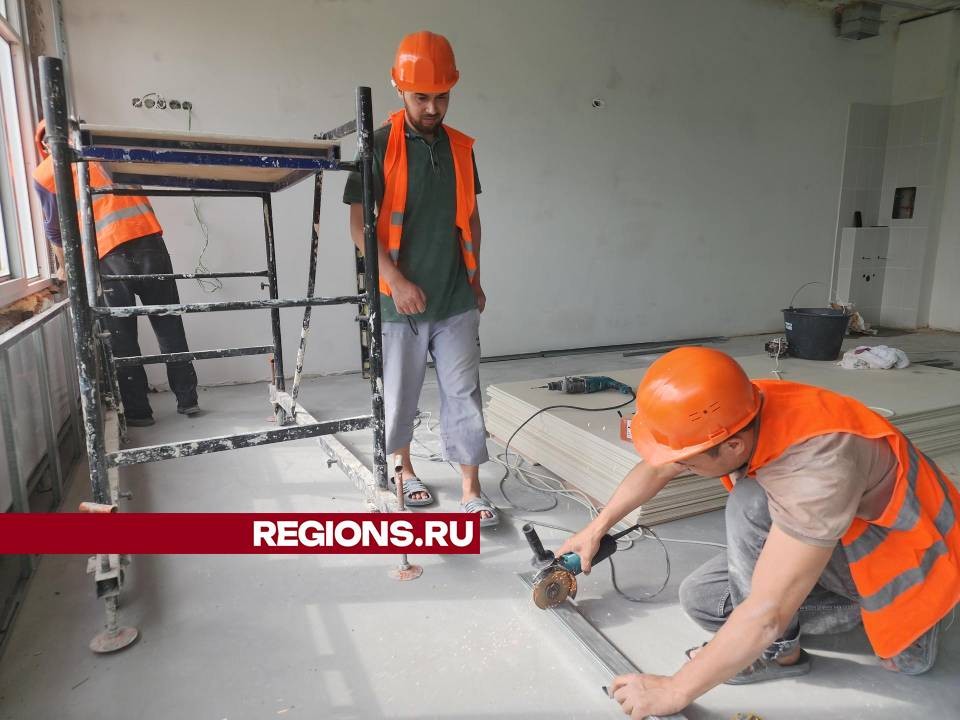 Около ста рабочих задействованы в ремонте Давыдовской гимназии