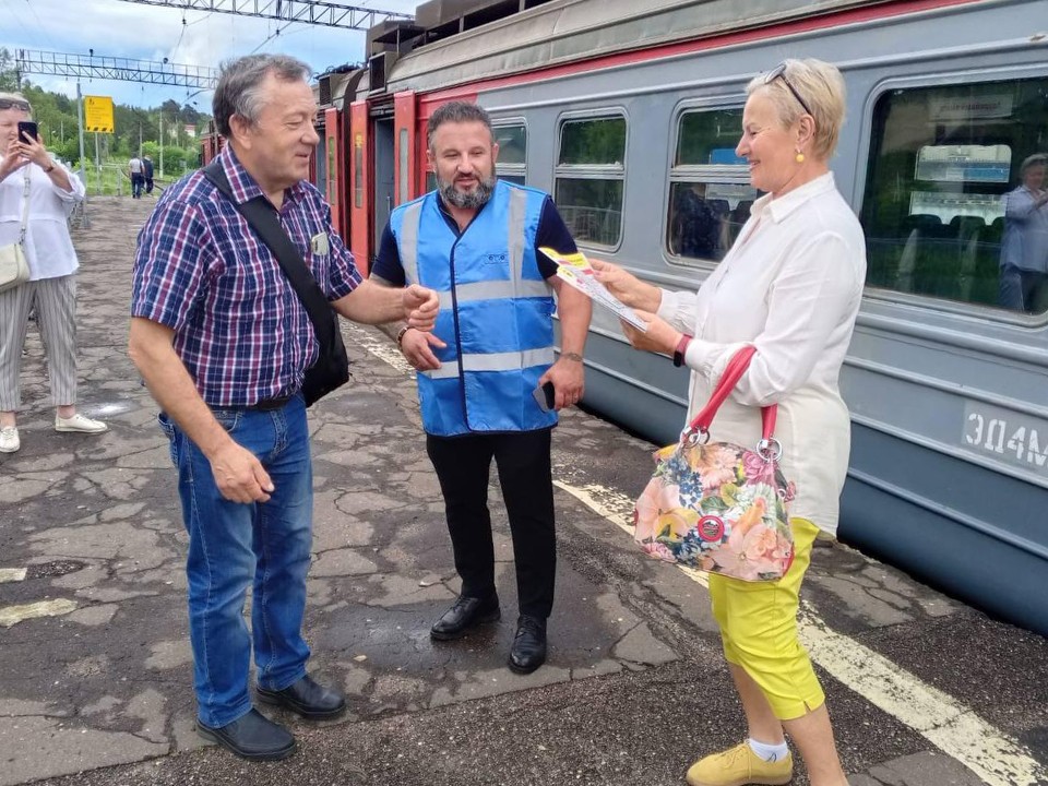 Пассажирам электричек в Красноармейске напомнили о правилах безопасности