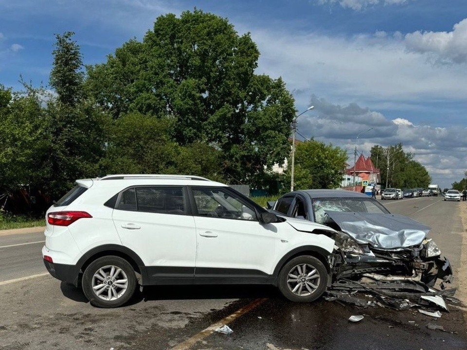 Два человека пострадали в ДТП на Можайском шоссе в Одинцовском округе