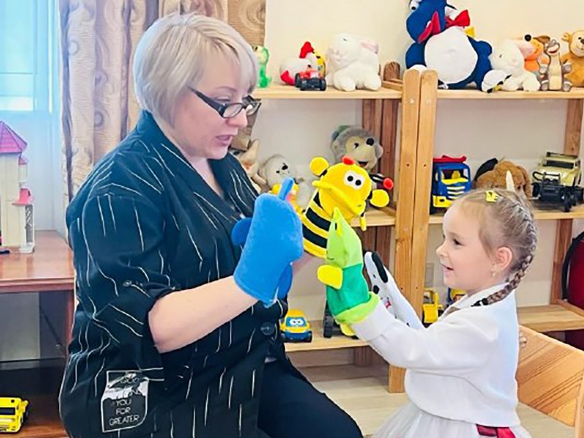 Профессия — помогать семьям и детям: в Дмитрове работники соцсферы отмечают профессиональный праздник