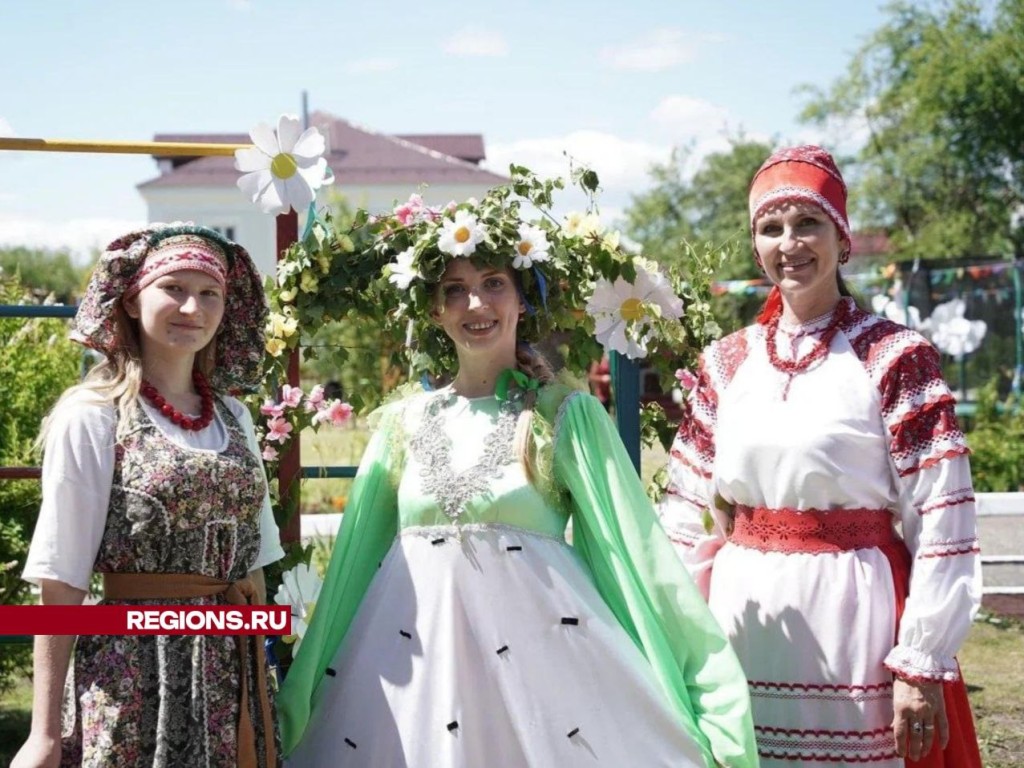 Хороводами и народными играми отметили Троицу в Семейном центре «Шатурский»  | REGIONS.RU / Шатура