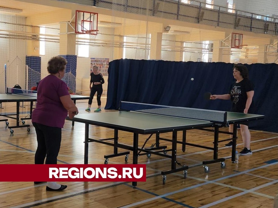 Долголеты Лобни приходят в ФОК «Юность», чтобы сыграть в настольный теннис