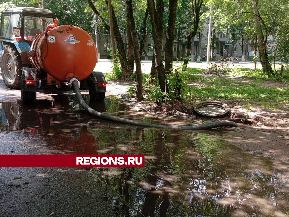 В Пушкино коммунальщики ликвидировали надоевшую лужу в микрорайоне Серебрянка