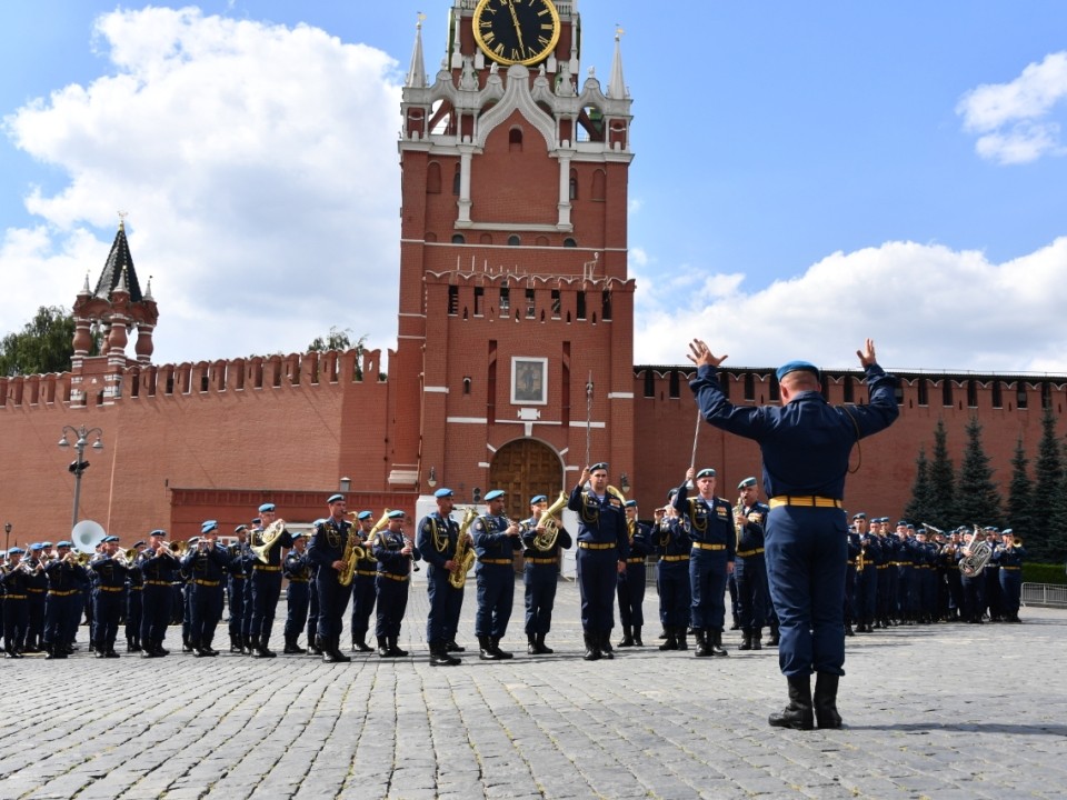 Духовые оркестры выступят в Москве на Красной площади в День России
