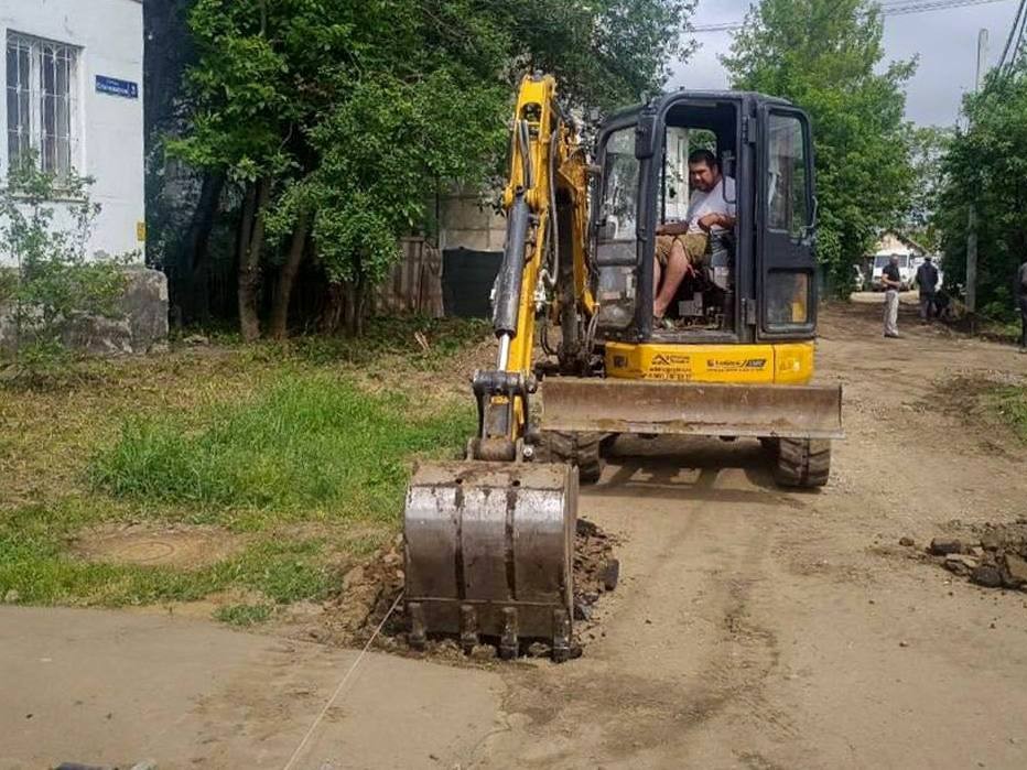 В поселке Машиностроитель идет комплексное благоустройство дворов