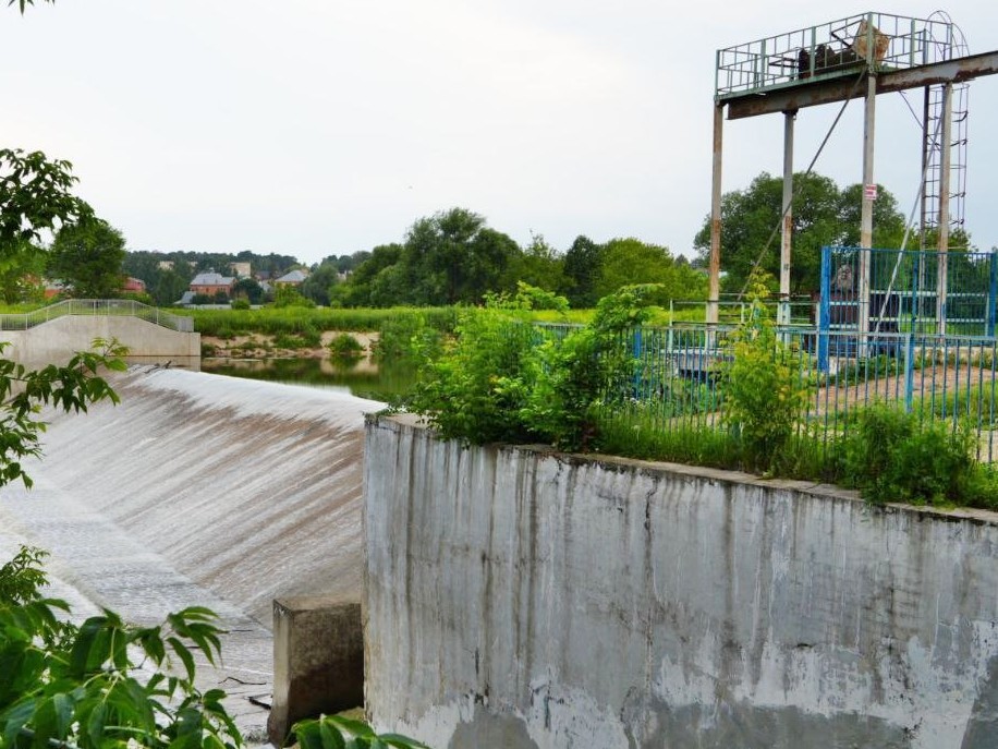 В Серпухове началась реконструкция донного водовыпуска плотины на реке Наре