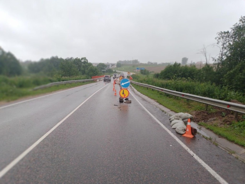 Движение транспорта ограничили по мосту между Тураково и Лозой после  провала асфальта | REGIONS.RU / Сергиев Посад