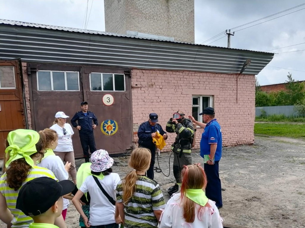 Дети из клуба «Затейники» поселка Бакшеево поменялись со спасателями  местами | REGIONS.RU / Шатура