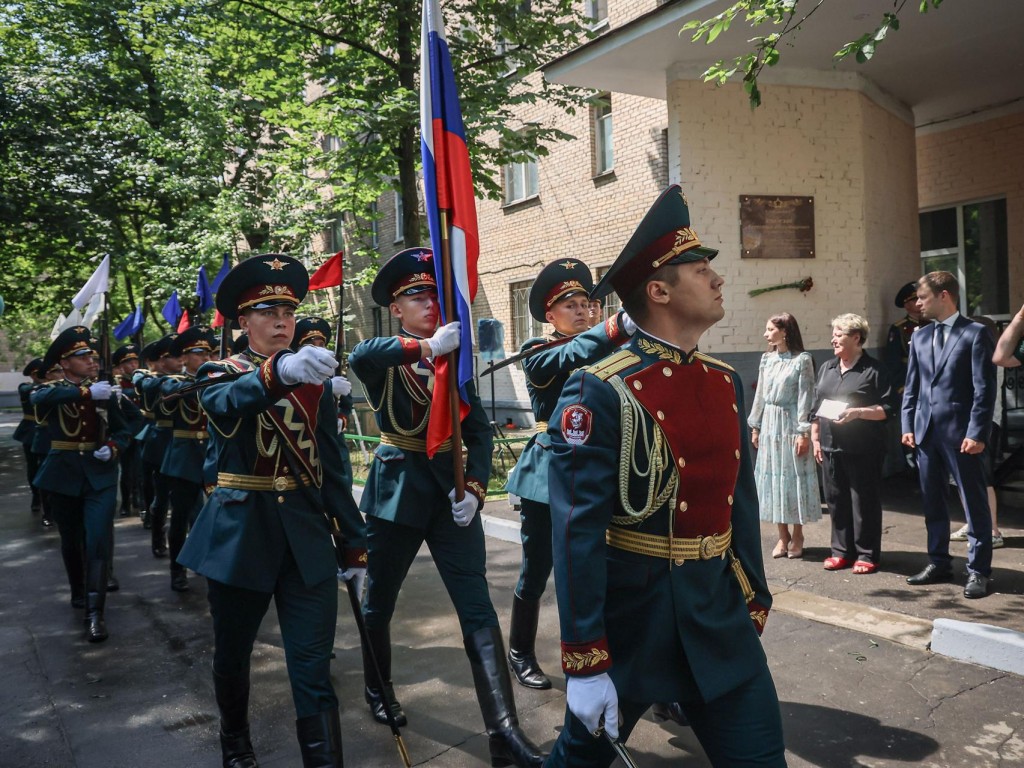 Мемориальную доску участнику СВО Александру Урбанскому открыли в Балашихе |  REGIONS.RU / Балашиха