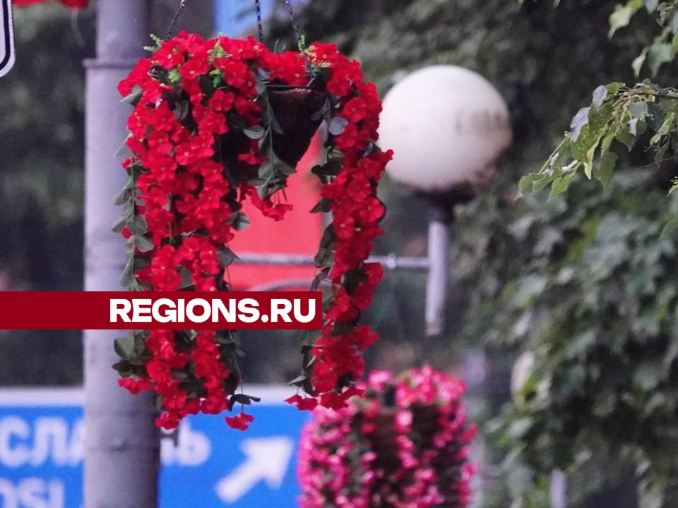 Главный проспект Сергиева Посада украсили цветами