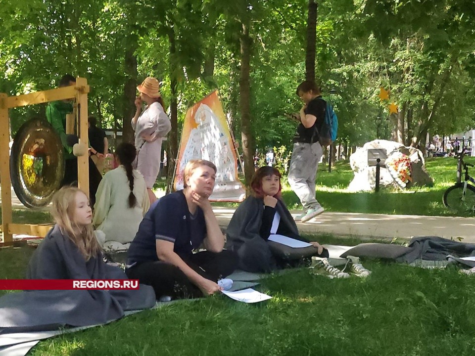 В городском парке Звенигорода прошел мастер-класс по необычной арт-терапии