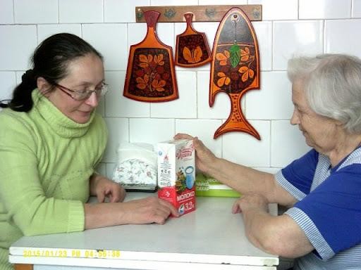 Соцработники оказывают помощь на дому дмитровским пенсионерам, ветеранам и инвалидам
